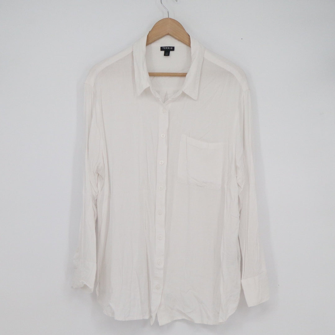 Torrid White Rayon Blend Long Sleeve Button Down Shirt Plus Size 1 Pocket Collar