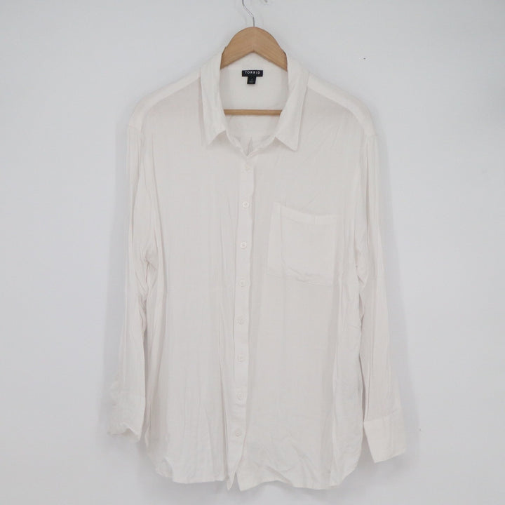 Torrid White Rayon Blend Long Sleeve Button Down Shirt Plus Size 1 Pocket Collar