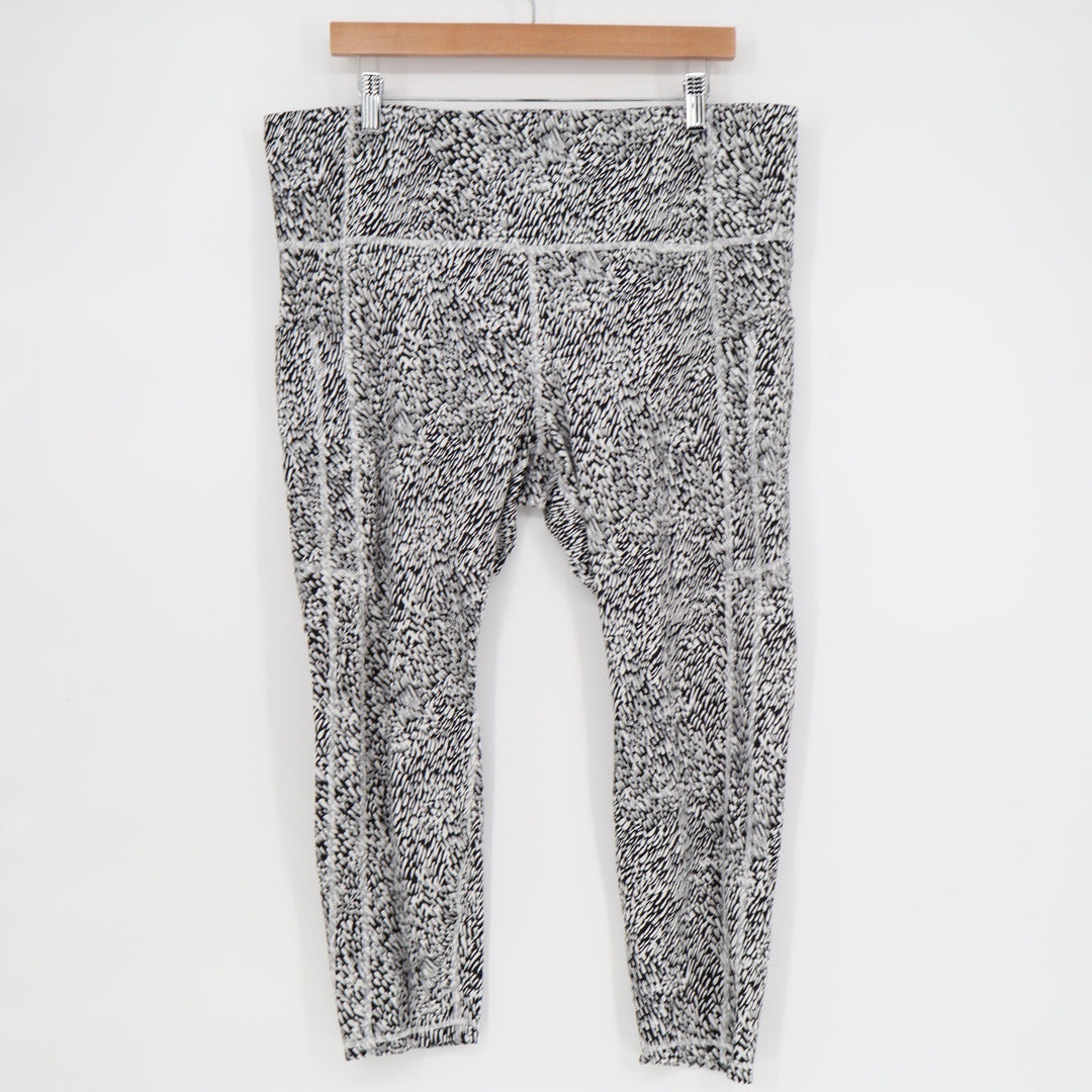 Athleta Ultimate Stash II Textured 7/8 Tight Leggings Black White Plus 2X SSA088