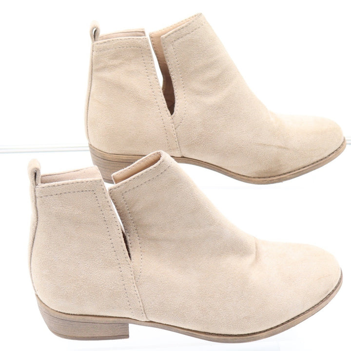 GC Shoes Womens Tan Beige Faux Suede Side Cutout Low Block Heel Ankle Boots 10