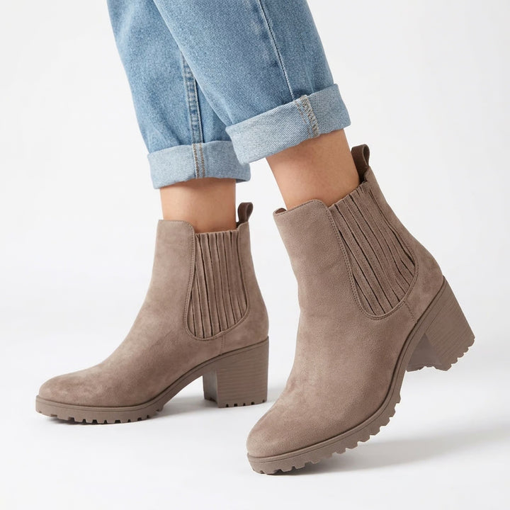 Qupid Womens Taupe Faux Suede Ribbed Chelsea Lug Sole Block Heel Ankle Boots 10