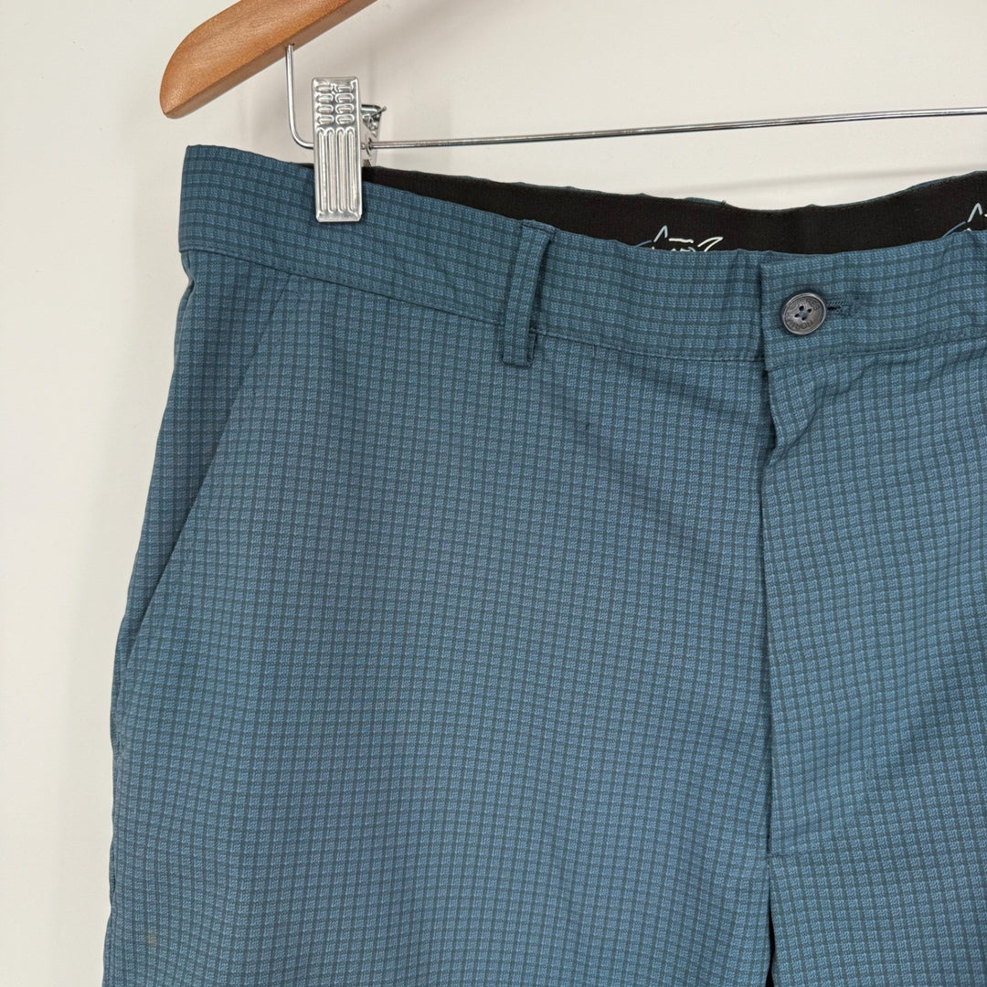 Greg Norman Sharkskin Performance Golf Shorts Mens Size 34 Teal Grid Pattern