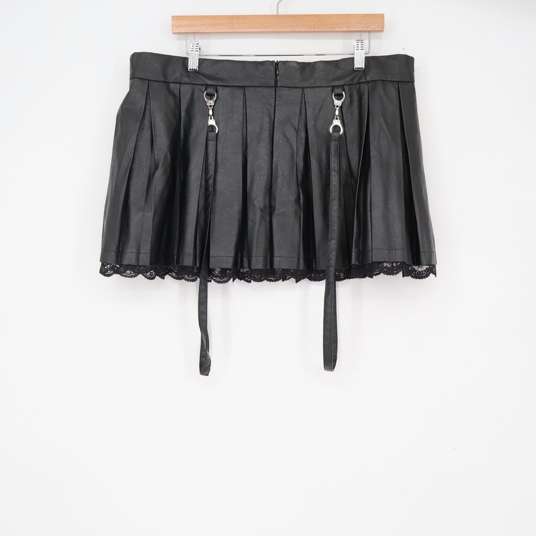 LittleForBig Skirt Womens XXL Pleated Black Faux Leather Lace Handcuff Excellent