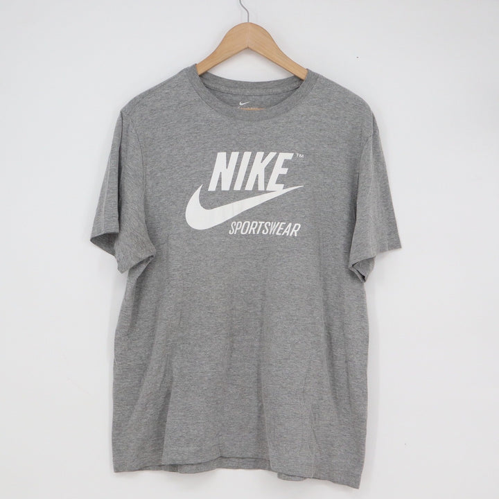 Nike Sportswear Mens Graphic T-Shirt Gray White Swoosh Logo Size Large