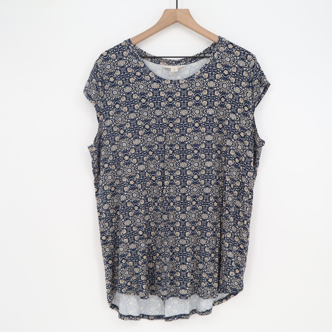 Emaline Top Woman 1X Floral Medallion Navy Blue Short Sleeve Excellent