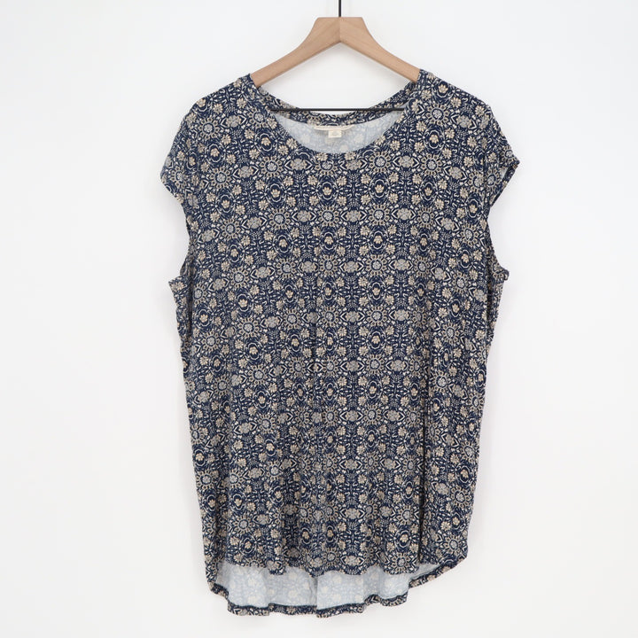 Emaline Top Woman 1X Floral Medallion Navy Blue Short Sleeve Excellent