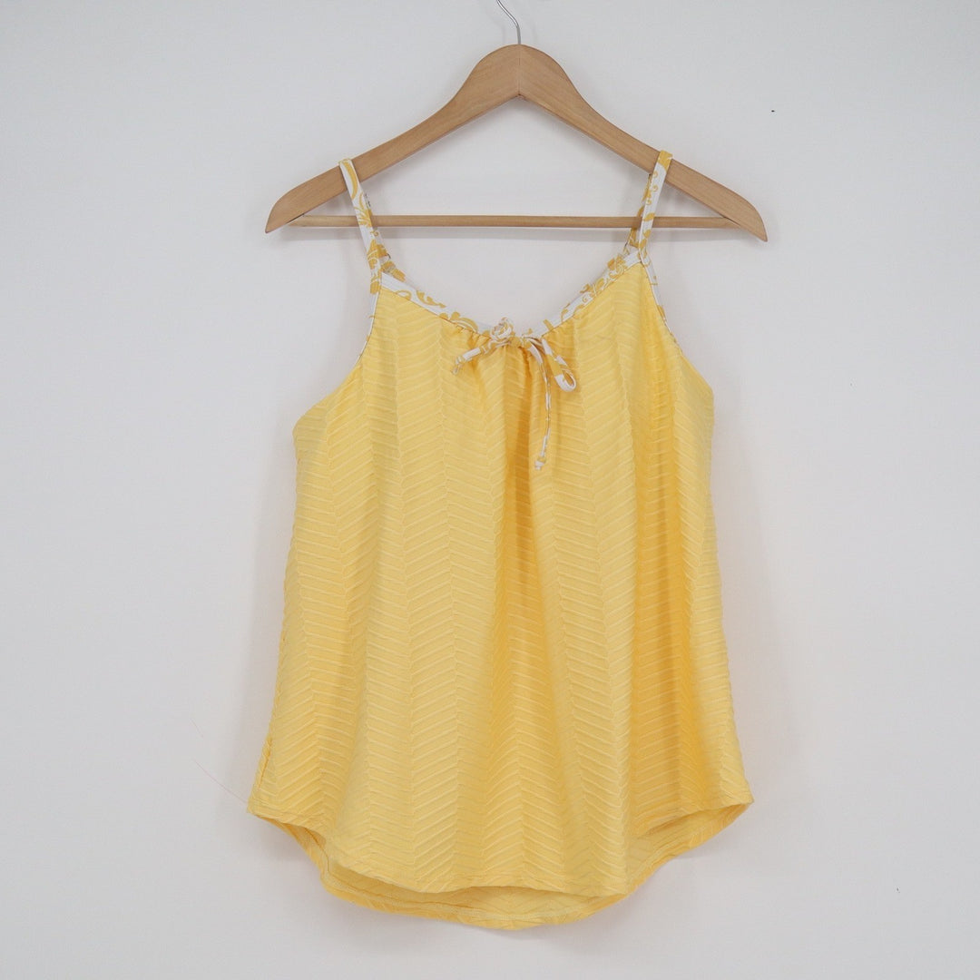 Yellow Textured Chevron Camisole Tank Top with Floral Trim and Bow Mens Size M