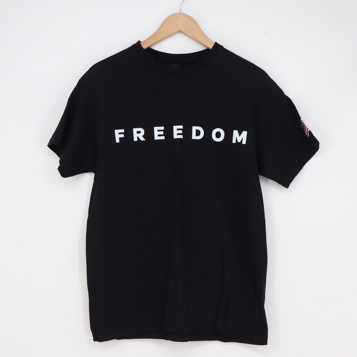 Gildan Freedom Graphic T-Shirt Black Mens Medium USA Flag Sleeve Patch Cotton