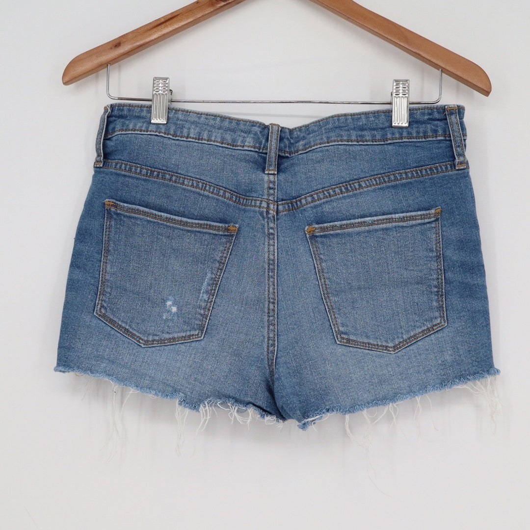 Universal Thread Womens Blue Denim Cut Off Shorts Medium Wash Frayed Hem Size 8