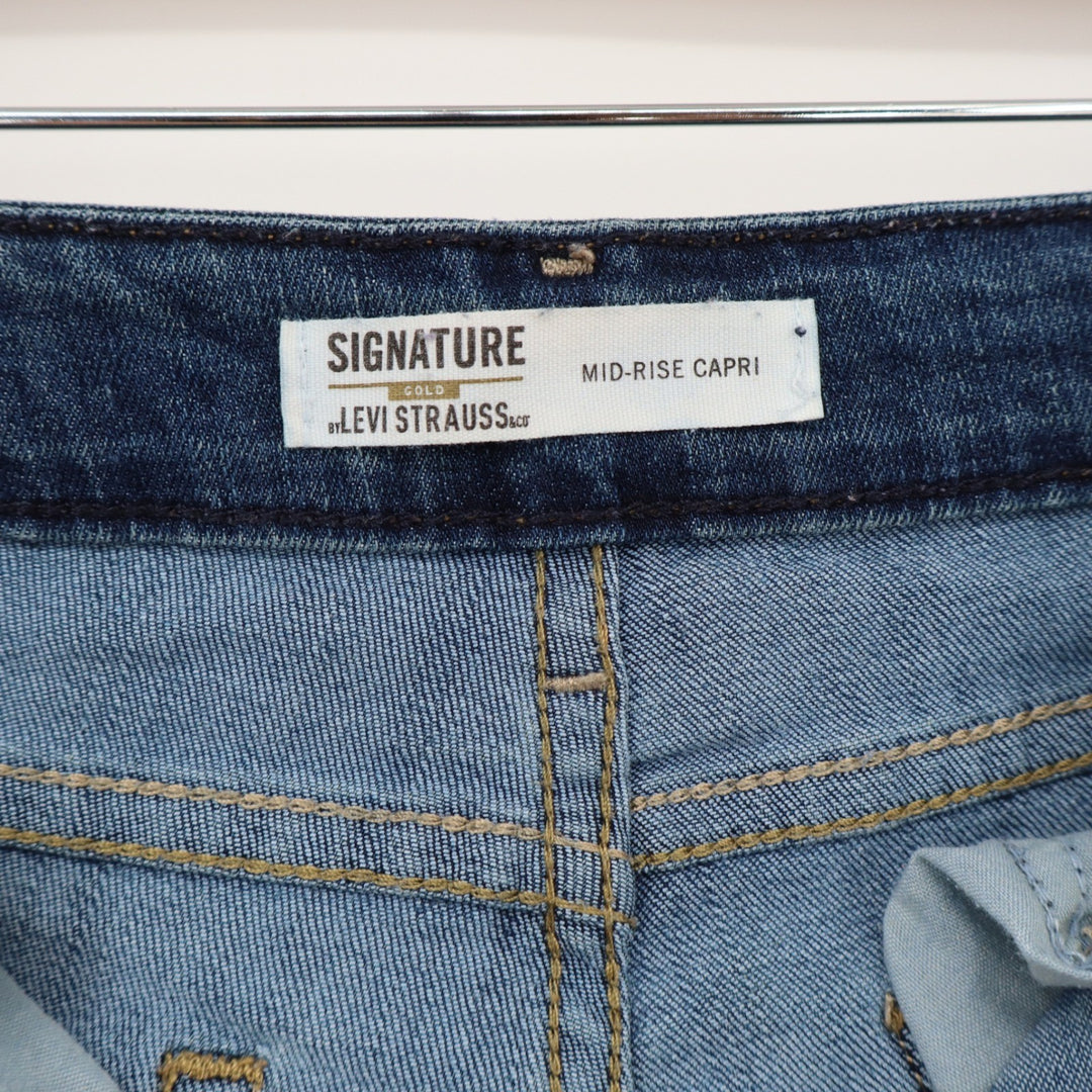 Signature by Levi Strauss Capri Women 6 Mid-Rise Blue Stretch Cuffed Excellent