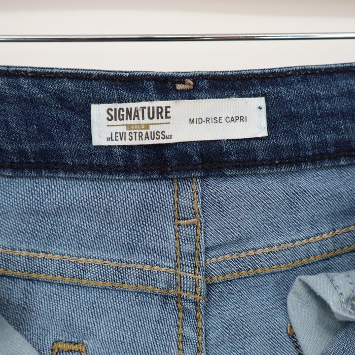 Signature by Levi Strauss Capri Women 6 Mid-Rise Blue Stretch Cuffed Excellent
