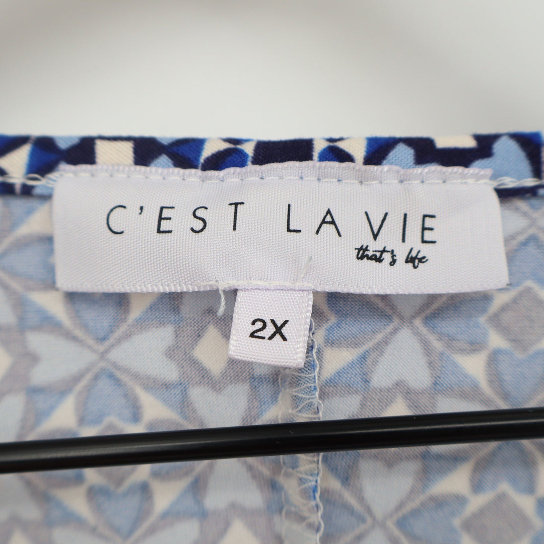 C'est La Vie Top Womens 2X Blue Geometric Sharkbite Hem 3/4 Sleeve Exc