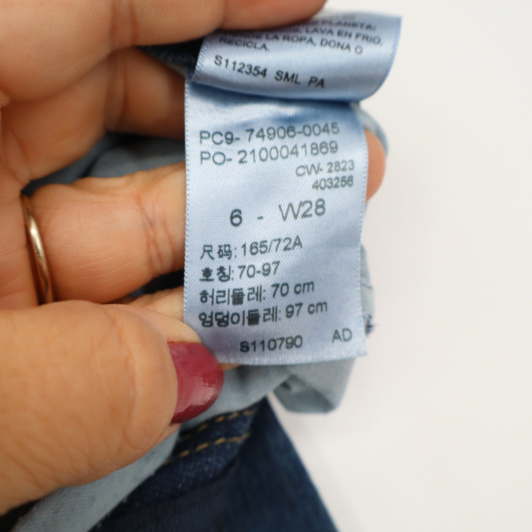 Signature by Levi Strauss Capri Women 6 Mid-Rise Blue Stretch Cuffed Excellent