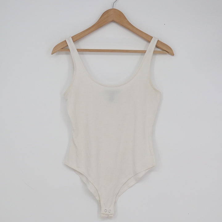Forever 21 Womens Ribbed Scoop Neck Bodysuit Cream Off-White Size M
