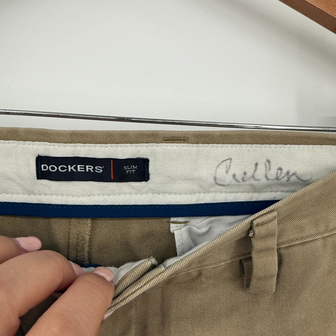 Dockers Chino Pants Mens 32x32 Beige Slim Fit Straight Leg Cotton Logo Formal