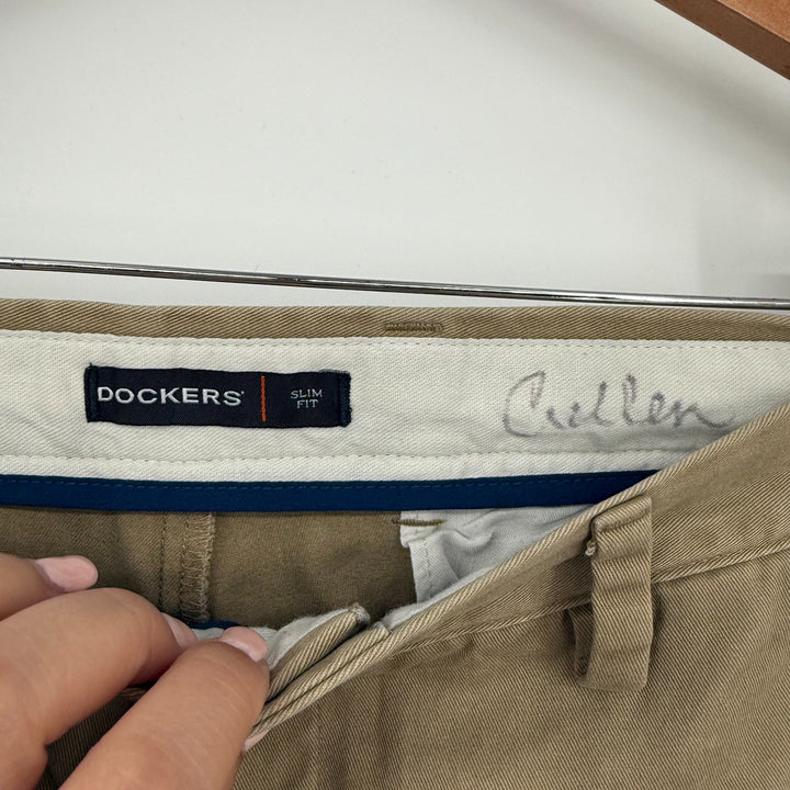 Dockers Chino Pants Mens 32x32 Beige Slim Fit Straight Leg Cotton Logo Formal