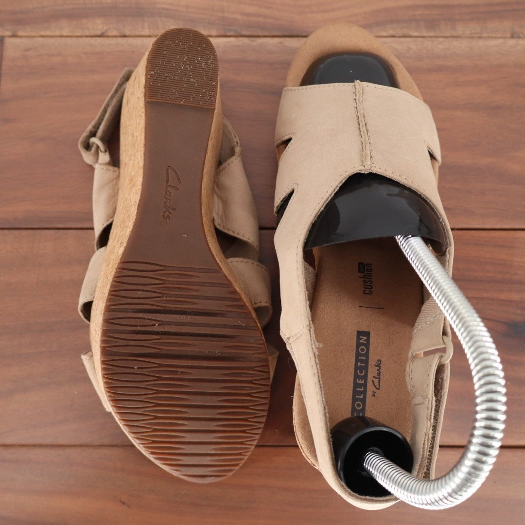 Clarks Collection Annadel Bari Womens US 7M Nubuck Leather Beige Wedge Sandals