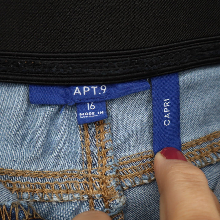 Apt. 9 Capri Jeans Womens 16 Capri Blue Elastic Waist Cuffed Excellent
