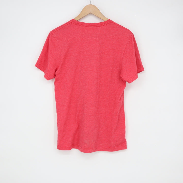 Peanuts Snoopy Holiday Vibes Red Graphic T-Shirt Mens Small Christmas Tee