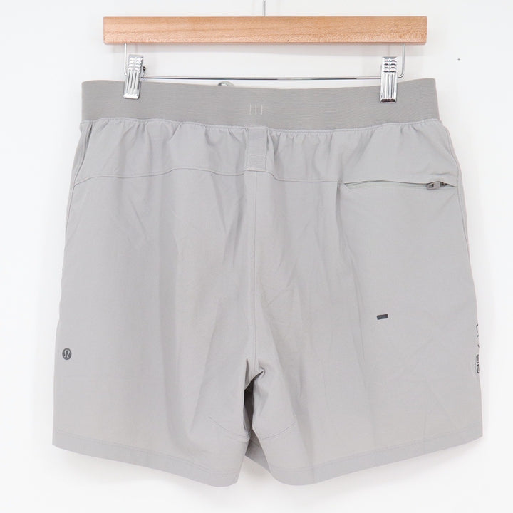 Lululemon Shorts Mens Large Lab LT/98 Grey Zipper Pocket Excellent