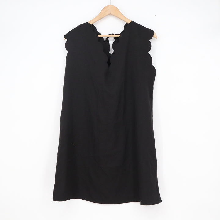 SHEIN Black Scalloped V-Neck Sleeveless Shift Mini Dress Size M