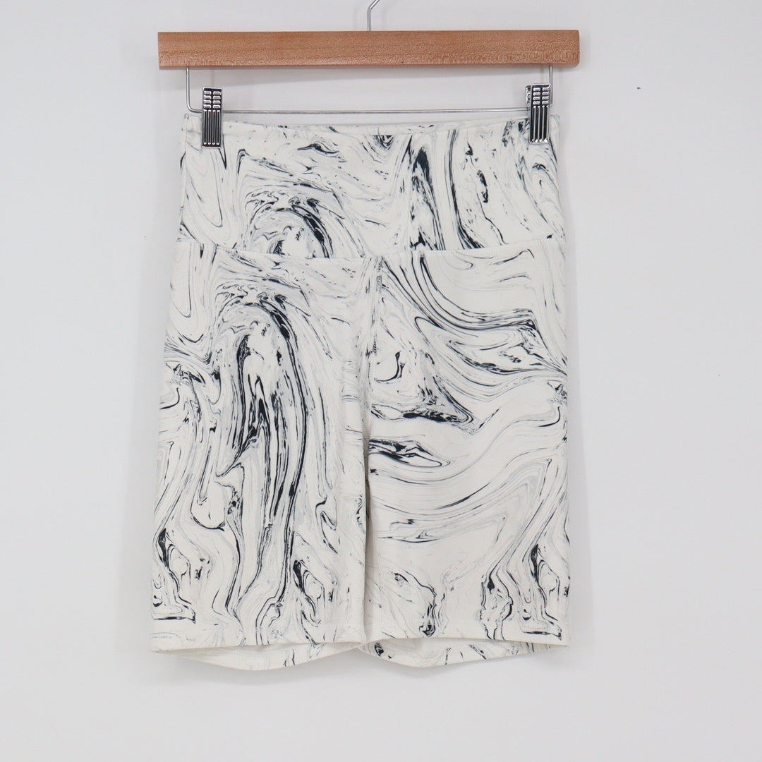 Marika Bike Shorts Womens 8 Marble Swirl White Black High Rise Excellent