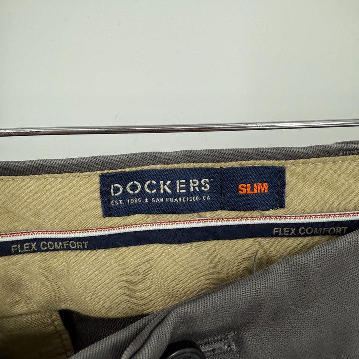 Dockers Signature Khaki Pants Mens 32x32 Gray Flex Comfort Tapered Leg Slim Fit