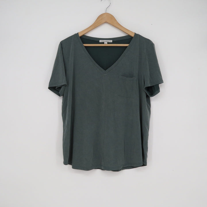 Green Envelope Los Angeles Womens V-Neck Pocket T-Shirt Dark Green Large
