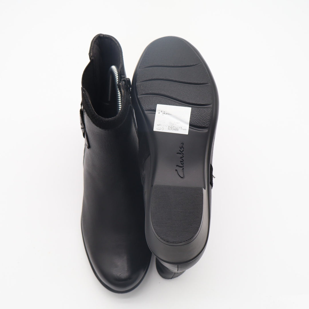 Clarks Malia Maui 26110482 Bootie Womens 7.5 Black Leather Side Zip Ankle Boots