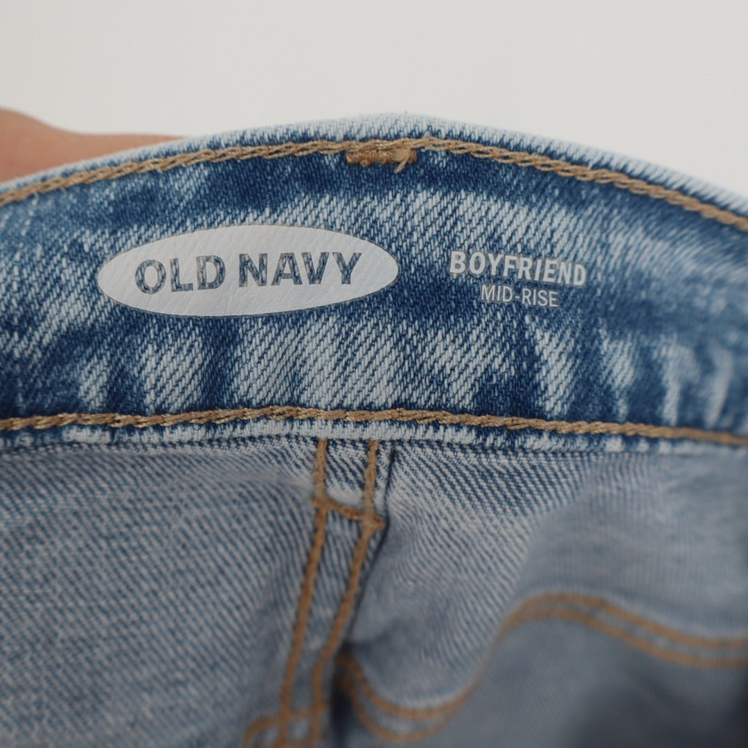 Old Navy Boyfriend Mid-Rise Distressed Light Wash Jeans Womens Size 8 Raw Hem