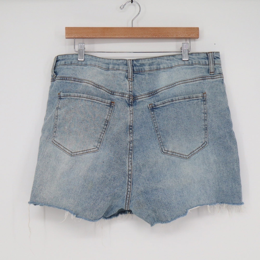 SONG Street Jean Distressed Denim Shorts Light Wash Blue Button Fly Size 17/33