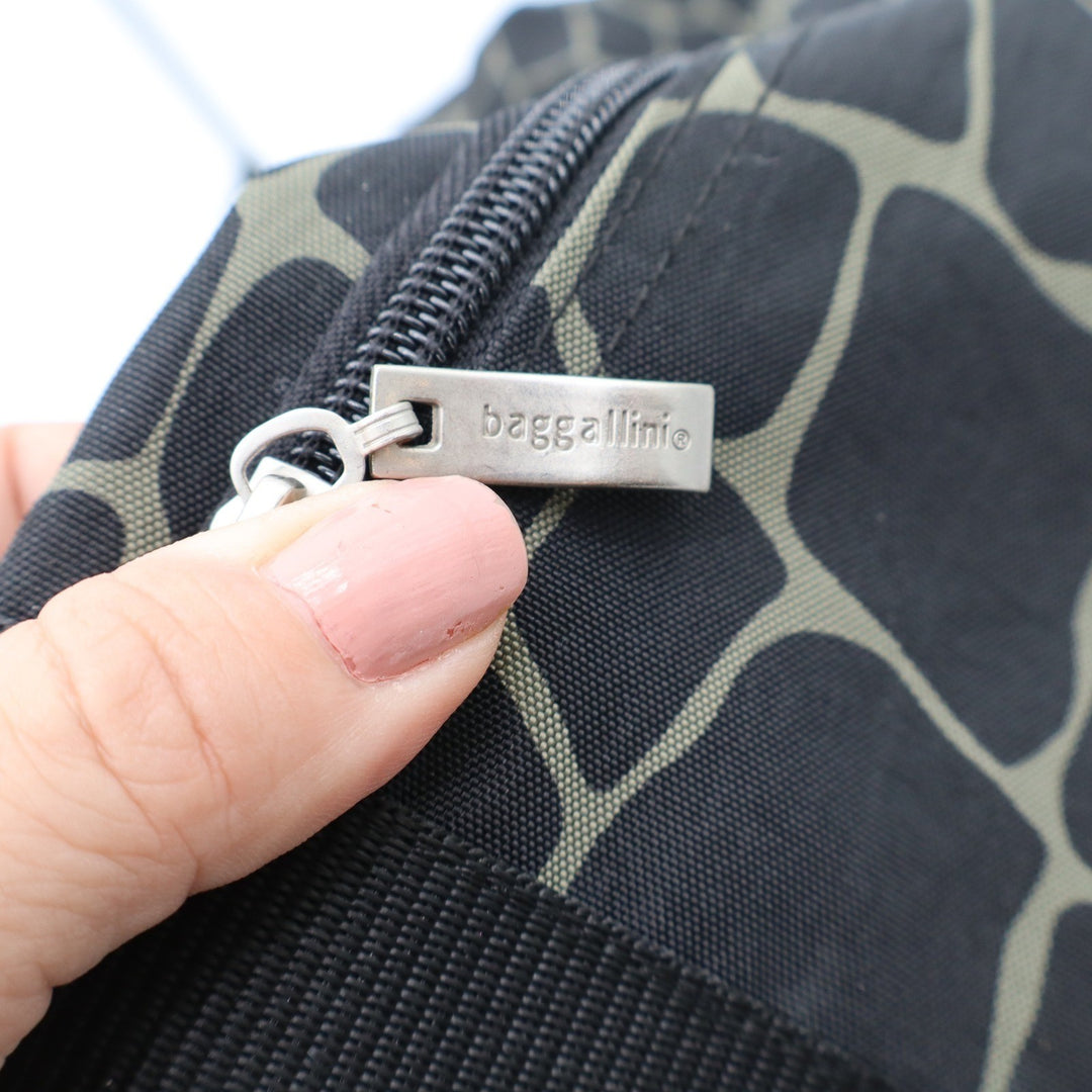 Baggallini Nylon Tote Bag Black Grey Giraffe Animal Print Shoulder Bag