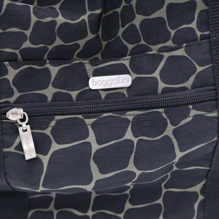Baggallini Nylon Tote Bag Black Grey Giraffe Animal Print Shoulder Bag