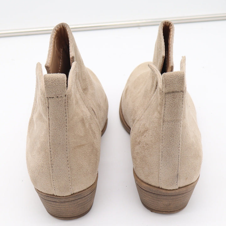 GC Shoes Womens Tan Beige Faux Suede Side Cutout Low Block Heel Ankle Boots 10