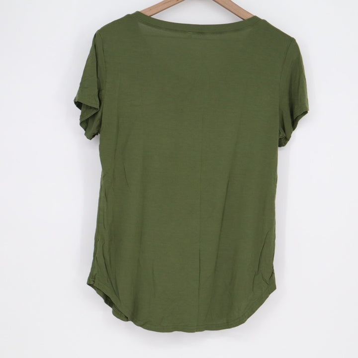 T-Shirt Womens Medium Olive Green Rayon Stretch V-Neck Short Sleeve Pullover