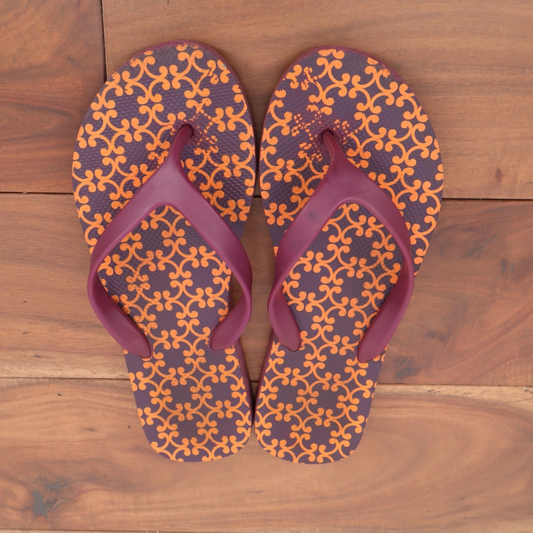 Purple and Orange Filigree Pattern Flip Flop Sandals Size 7-8 Casual Beachwear