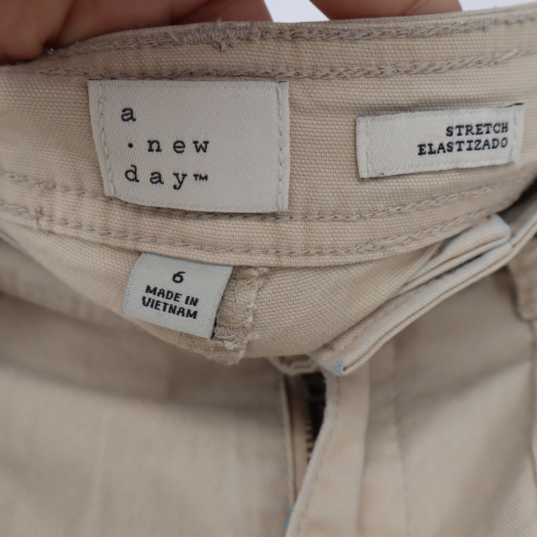 A New Day Womens Tan Stretch Utility Patch Pocket Shorts Size 6 High Rise