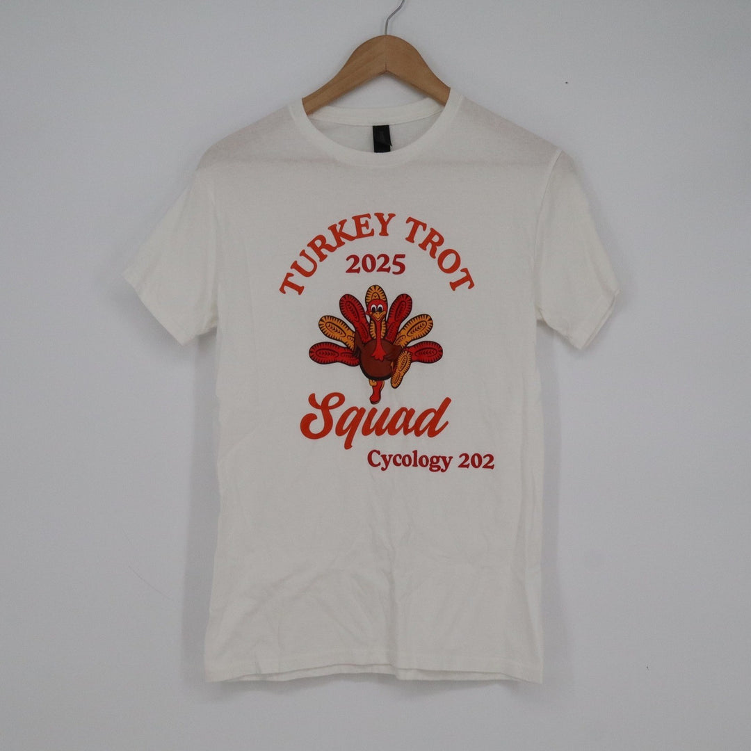 Gildan Turkey Trot 2025 Squad White Graphic T-Shirt Mens Small Cotton Cycology