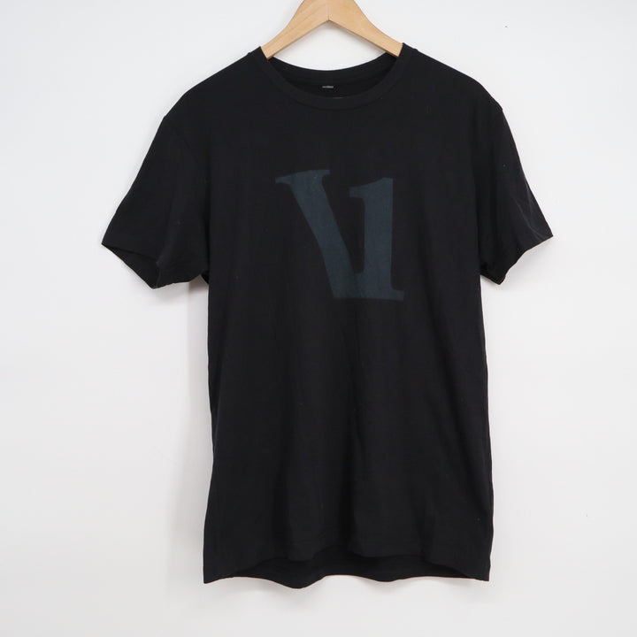 V Mens Graphic T-Shirt Black Short Sleeve Crew Neck Cotton Tee Size M