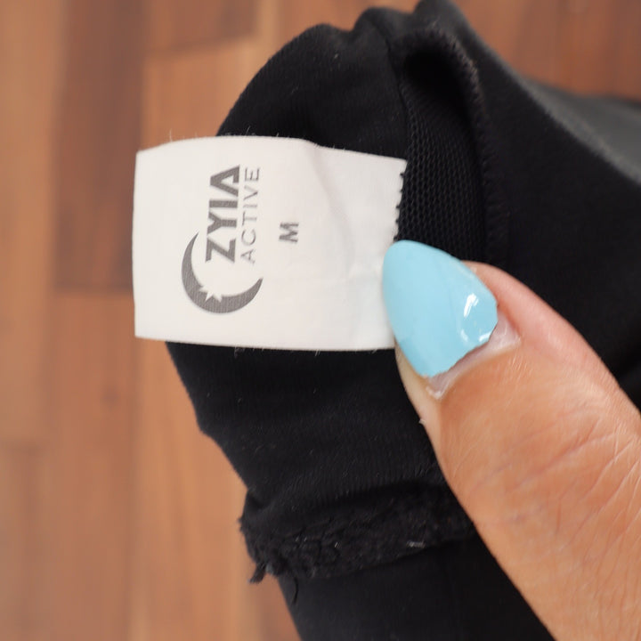 Zyia Active Sports Bra Womens Medium V-Neck Black Adjustable Straps Excellent