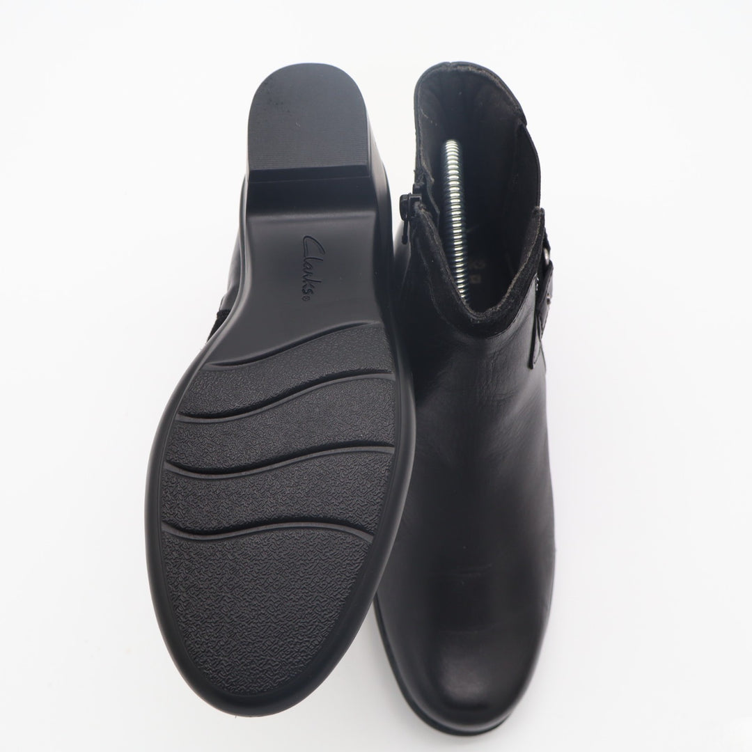 Clarks Malia Maui 26110482 Bootie Womens 7.5 Black Leather Side Zip Ankle Boots