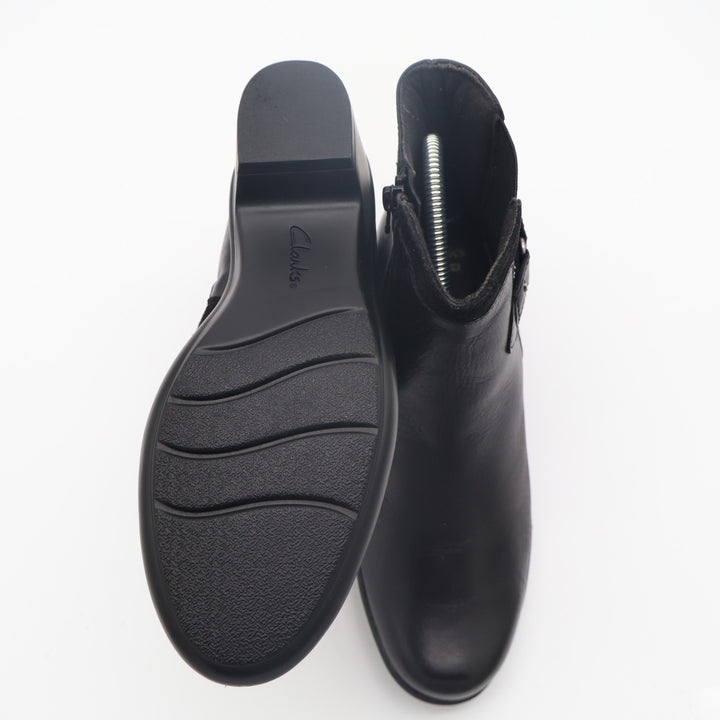 Clarks Malia Maui 26110482 Bootie Womens 7.5 Black Leather Side Zip Ankle Boots