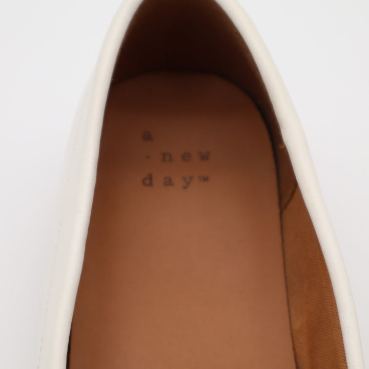 A New Day Danica Loafers Womens US 8.5 Off White Leather Horsebit Lug Sole Shoes