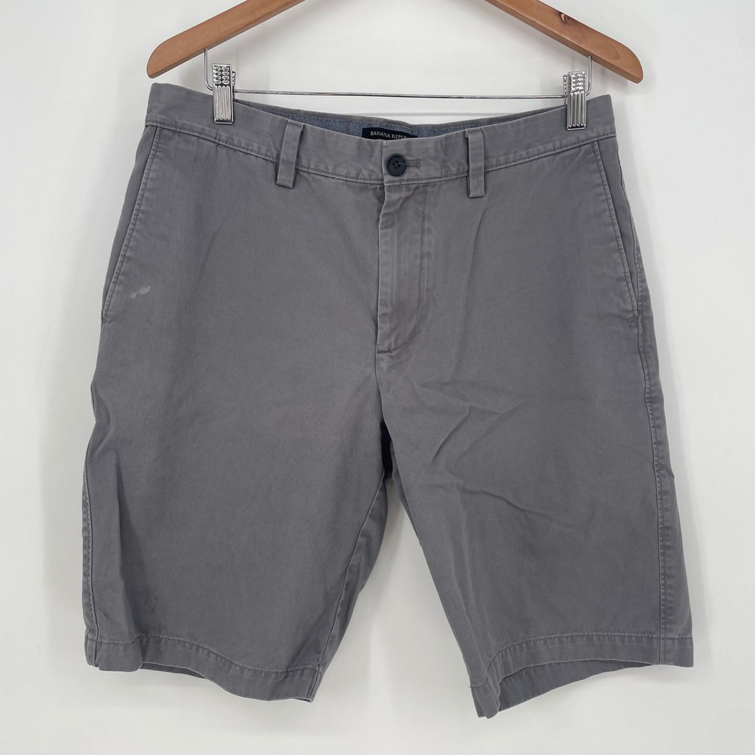 Banana Republic Emerson Short Mens Gray Flat Front Chino Casual Size 32
