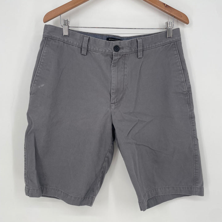 Banana Republic Emerson Short Mens Gray Flat Front Chino Casual Size 32