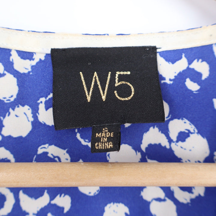 W5 Blouse Womens Small Blue White Abstract Twist Front Excellent