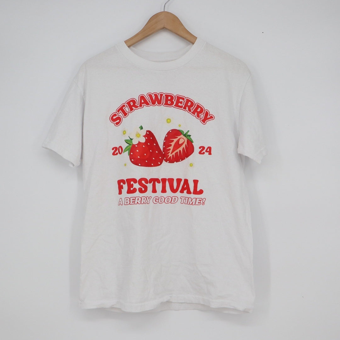 Crispy Co Strawberry Festival 2024 Graphic T-Shirt White Mens Medium M