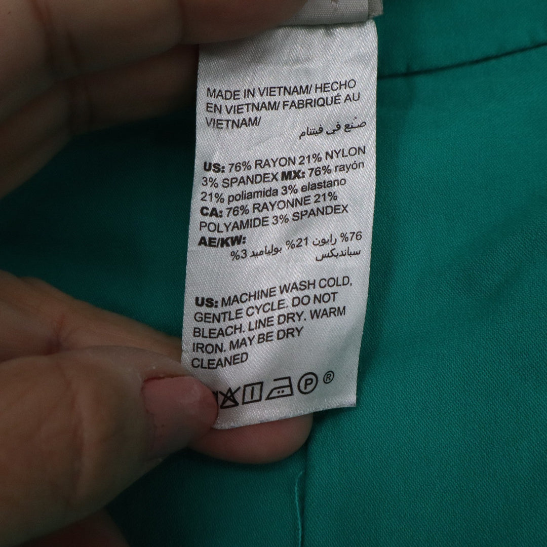 Chicos Emerald Green Pull On Cropped Pants Size 3 US 16 Straight Leg Stretch