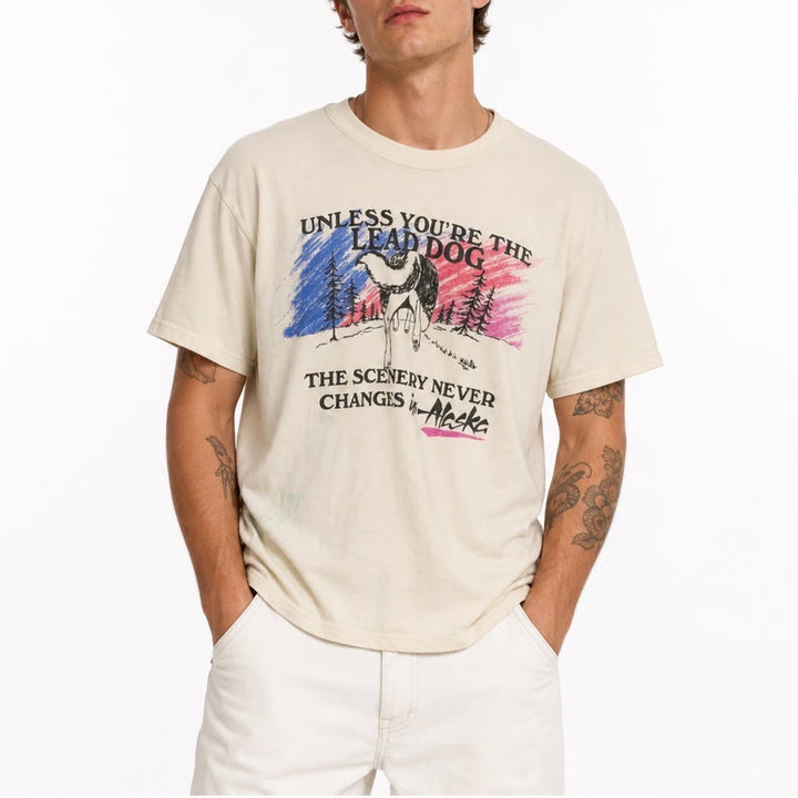 Vintage Alaska Lead Dog Scenery Sled Dog Graphic T-Shirt Cream Mens Small