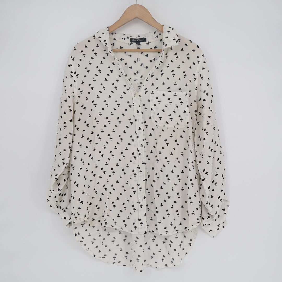 Velvet Heart Shirt Womens Large White Printed High Low Hem Long Sleeve Button Up